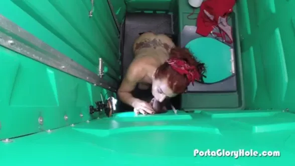 Porta Gloryhole - Redhead In Gloryhole Booth POV Edit
